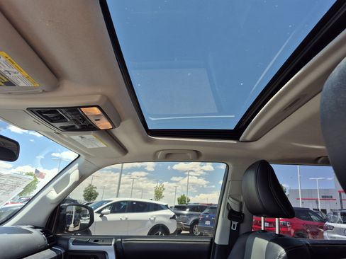 Used 2018 Toyota 4Runner SR5 Premium AWD/4WD image 41