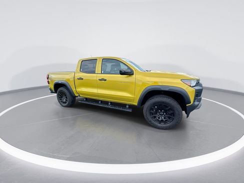 Used 2023 Chevrolet Colorado Trail Boss w/ Technology Package AWD/4WD image 2