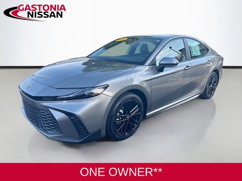 Used 2025 Toyota Camry SE w/ Convenience Package AWD/4WD image 3