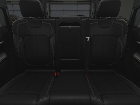 Used 2025 Jeep Grand Cherokee Limited w/ Luxury Tech Group II image 18