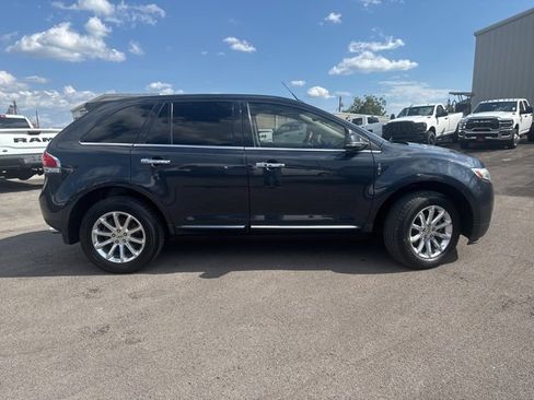 Used 2013 Lincoln MKX FWD image 3