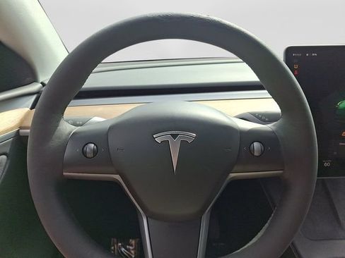 Used 2023 Tesla Model Y Long Range AWD/4WD image 23