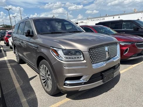 Used 2018 Lincoln Navigator Reserve w/ Technology Package AWD/4WD image 5
