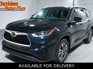 Used 2024 Toyota Highlander XLE FWD video 1