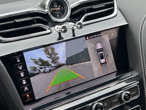 Used 2023 Bentley Bentayga Speed image 32