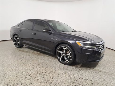 Used 2022 Volkswagen Passat 2.0T R-Line image 4