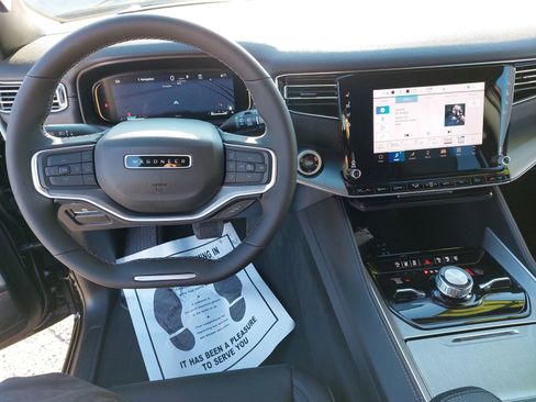 New 2025 Jeep Wagoneer Series II w/ Convenience Group I image 18