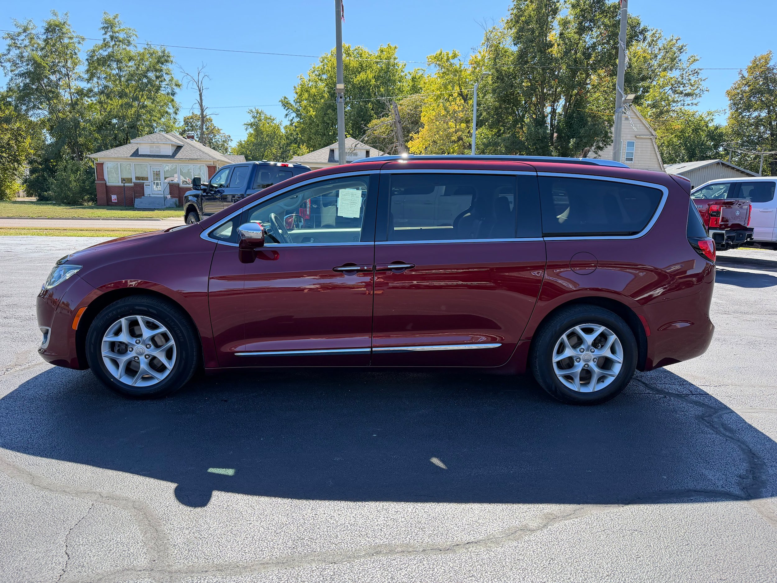 Used 2019 Chrysler Pacifica Limited FWD image 4