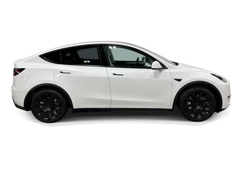 Certified 2023 Tesla Model Y Long Range AWD/4WD image 7