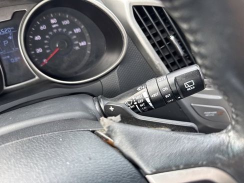 Used 2013 Hyundai Veloster w/ Style Pkg image 23