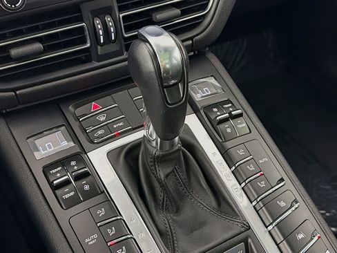 Used 2021 Porsche Macan AWD/4WD image 17