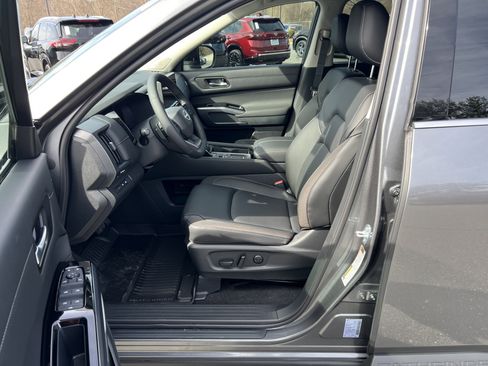 New 2026 Nissan Pathfinder SL image 14