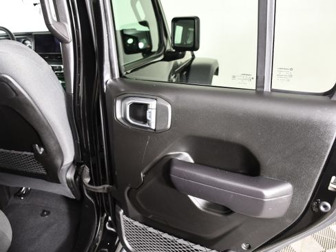 Used 2024 Jeep Wrangler Unlimited Rubicon image 45