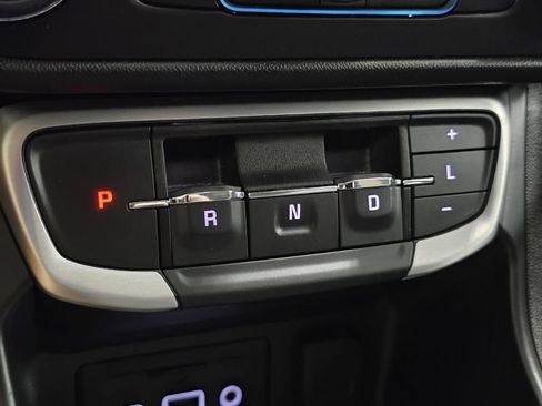 Used 2024 GMC Terrain SLT image 29