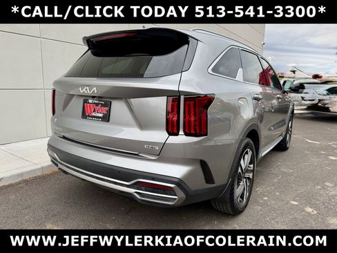 Certified 2023 Kia Sorento SX Prestige image 3