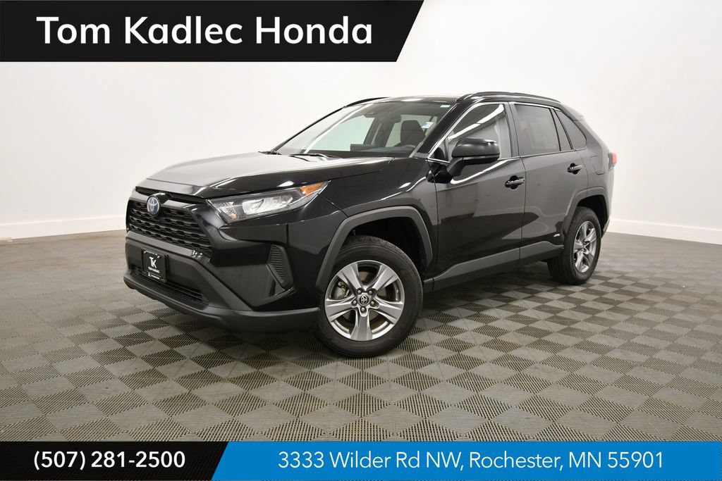 Used 2022 Toyota RAV4 LE AWD/4WD image 1