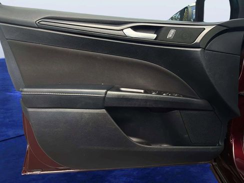 Used 2018 Ford Fusion SE w/ Equipment Group 201A FWD image 15