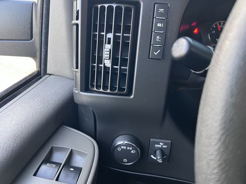 Used 2019 GMC Savana 2500 w/ Driver Convenience Package image 17