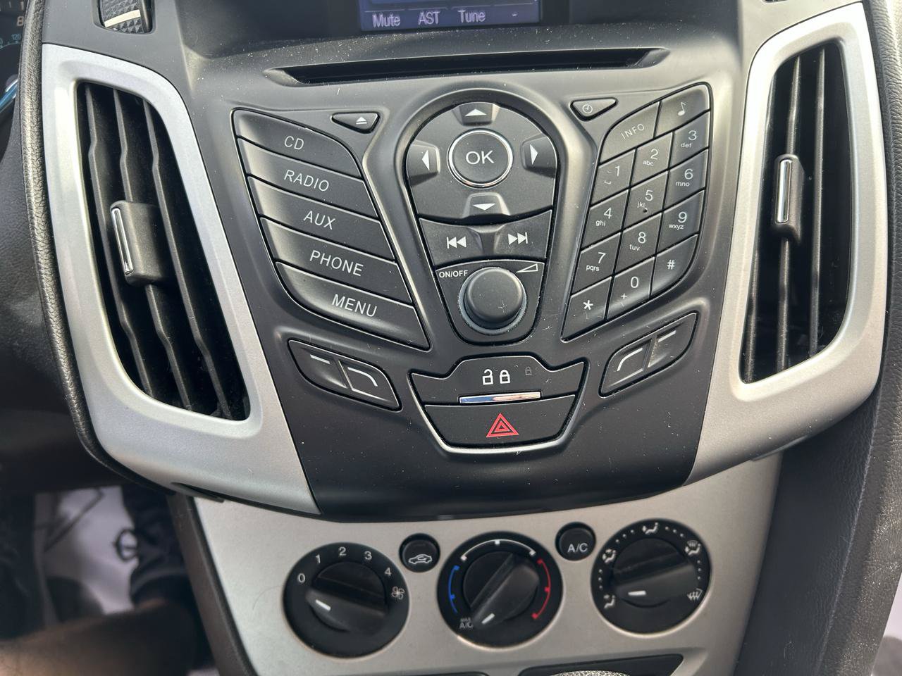 Used 2013 Ford Focus SE FWD image 25