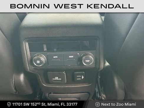 Used 2018 GMC Acadia SLT image 13