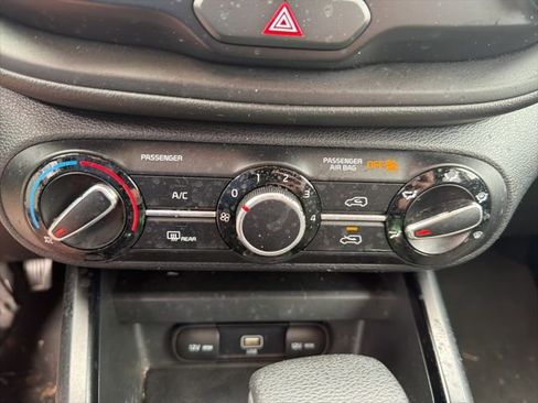 Used 2020 Kia Soul LX FWD image 8