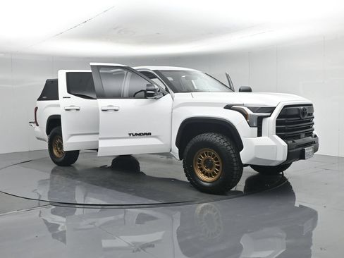 Used 2024 Toyota Tundra Limited AWD/4WD image 32
