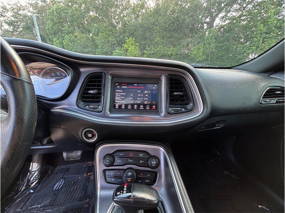 Used 2018 Dodge Challenger R/T w/ Performance Handling Group RWD image 11