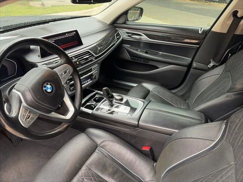 Used 2021 BMW 740i w/ Premium Package RWD image 11