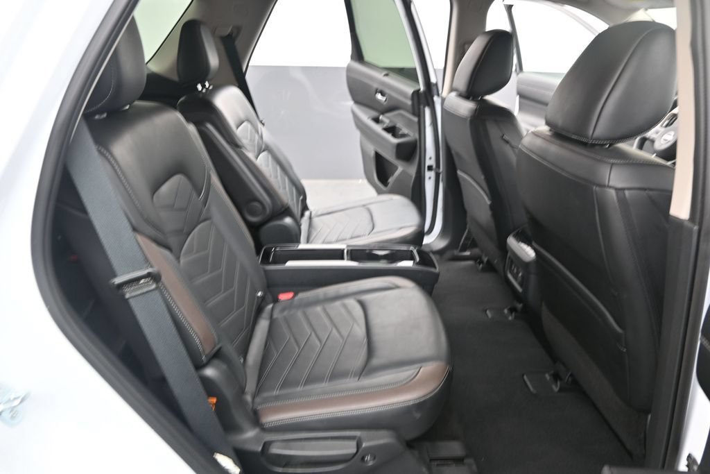Used 2025 Nissan Pathfinder Platinum FWD image 29