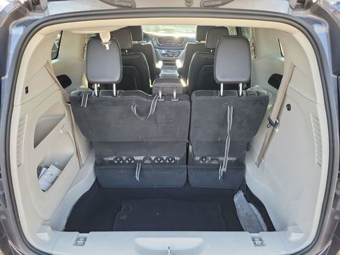 Used 2023 Chrysler Pacifica Touring-L FWD image 22