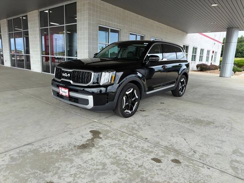 Used 2024 Kia Telluride EX w/ EX Captain's Chair Package AWD/4WD image 2