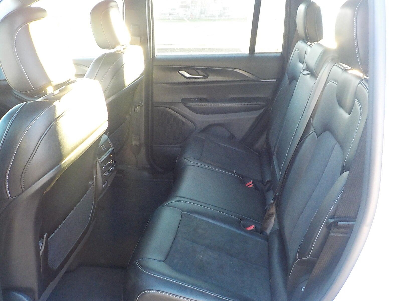 Used 2024 Jeep Grand Cherokee Altitude AWD/4WD image 13