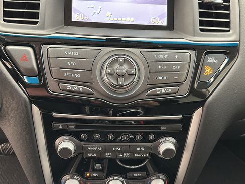 Used 2016 Nissan Pathfinder SV w/ SV Cold Weather Package AWD/4WD image 17
