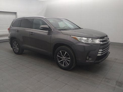 Used 2019 Toyota Highlander XLE AWD/4WD image 11