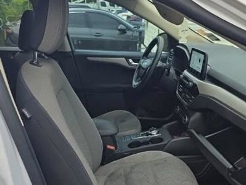 Used 2020 Ford Escape SE FWD image 3