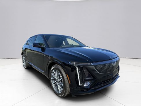 Used 2024 Cadillac Lyriq Sport AWD/4WD image 7