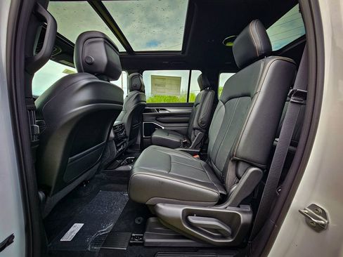 New 2026 Jeep Grand Wagoneer 4WD image 32