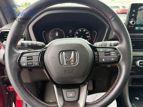 Used 2025 Honda Pilot TrailSport image 18