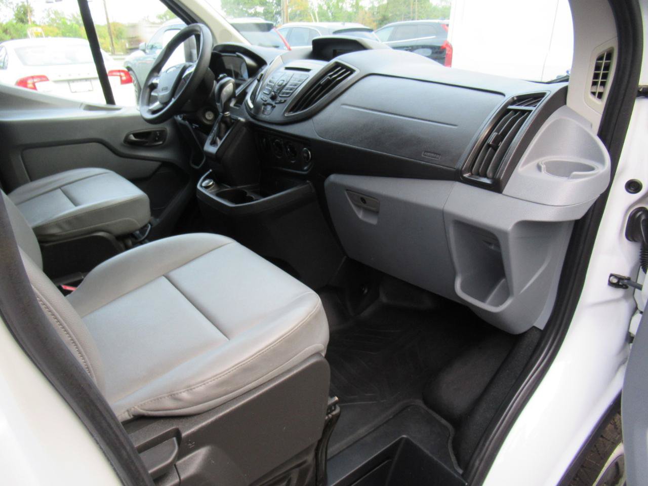 Used 2018 Ford Transit 150 130 Low Roof RWD image 9