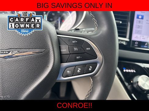 Used 2024 Chrysler Pacifica Touring-L FWD image 15