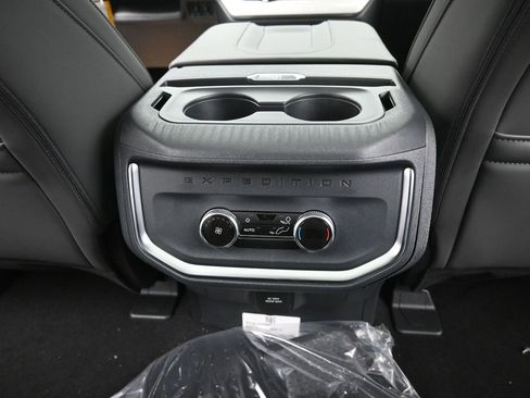 New 2025 Ford Expedition Active image 12