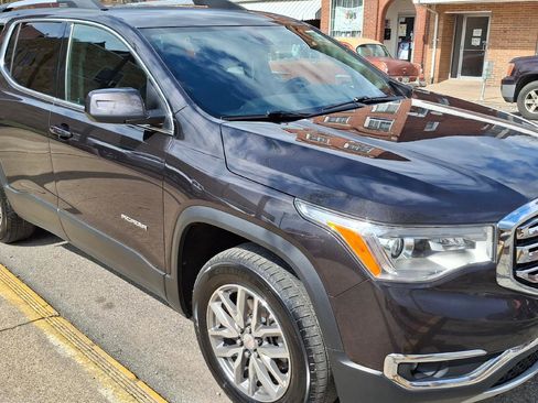 Used 2018 GMC Acadia SLE image 1