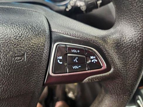 Used 2018 Ford Escape SE w/ Ford Safe & Smart Package FWD image 17