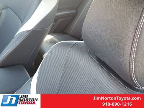 Used 2025 Toyota Camry SE w/ Convenience Package image 16