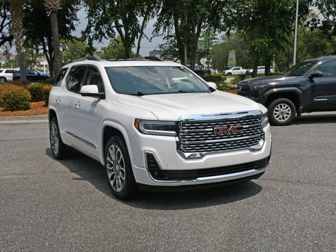 Used 2023 GMC Acadia Denali w/ Denali Technology Package FWD image 6