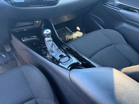 Used 2019 Toyota C-HR XLE FWD image 18