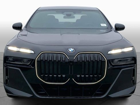 Used 2026 BMW 750e xDrive 750e xDrive w/ Executive Package image 3