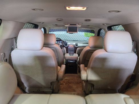 Used 2012 Cadillac Escalade Luxury RWD image 24