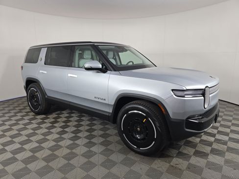 Used 2025 Rivian R1S Adventure AWD/4WD image 7