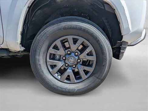 Used 2021 Toyota Tacoma SR5 AWD/4WD image 21